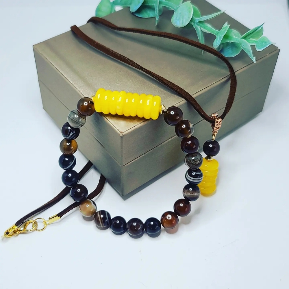 Lace Agate, Yellow Jade Bracelet and Pendant set